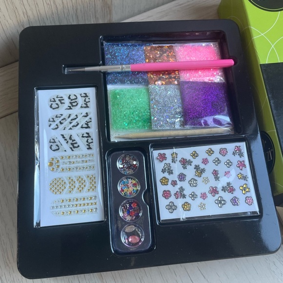 Nail Set Pop-Arazzi Dazzling Set + Holiday Nail Decals - Picture 7 of 7